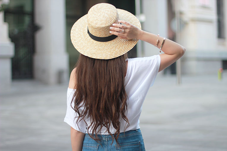 Summer outfit, street style, hat, crop top, high waisted shorts, long hair