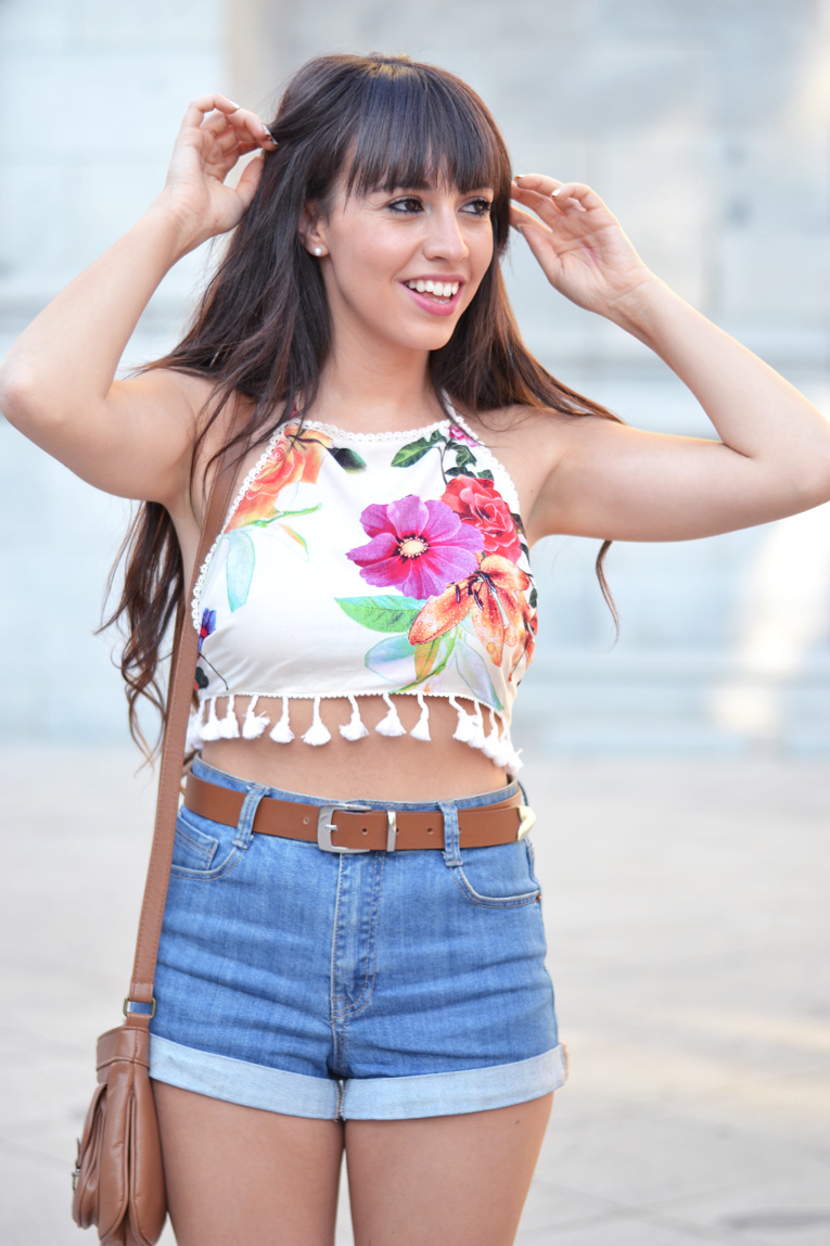Street style, floral backless crop top, floral print, high waisted shorts, lookbook store