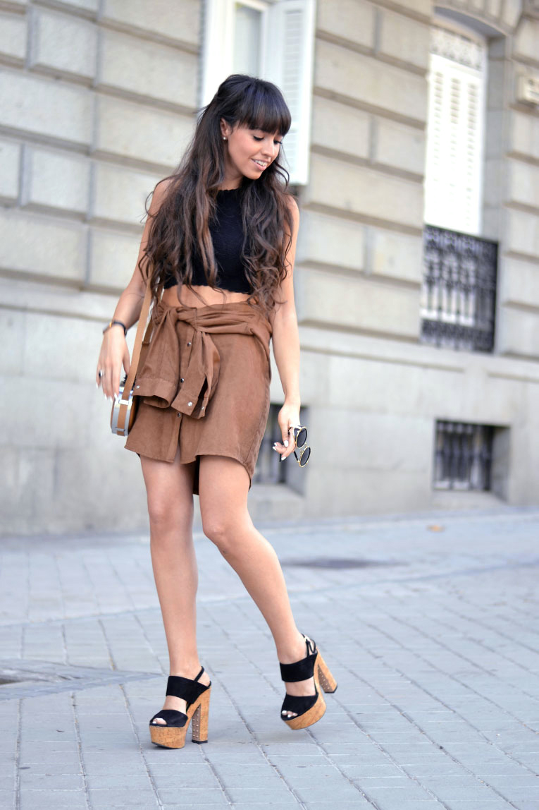 Shirt skirt DIY, do it yourself skirt, suede trend, crochet top, street style, round sunglasses