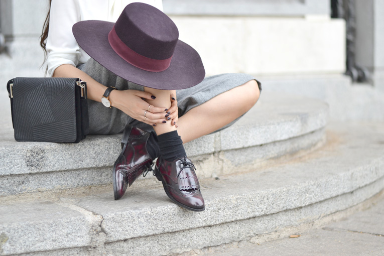 Street style, autumn trends, la redoute hiver 15, moccasins, culotte pants, bow tie, burgundy hat, 
