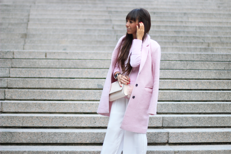 Huawei P8 Lite rosa, street style, palazzo pants, pink coat, of the shoulders sweater, smartwatch