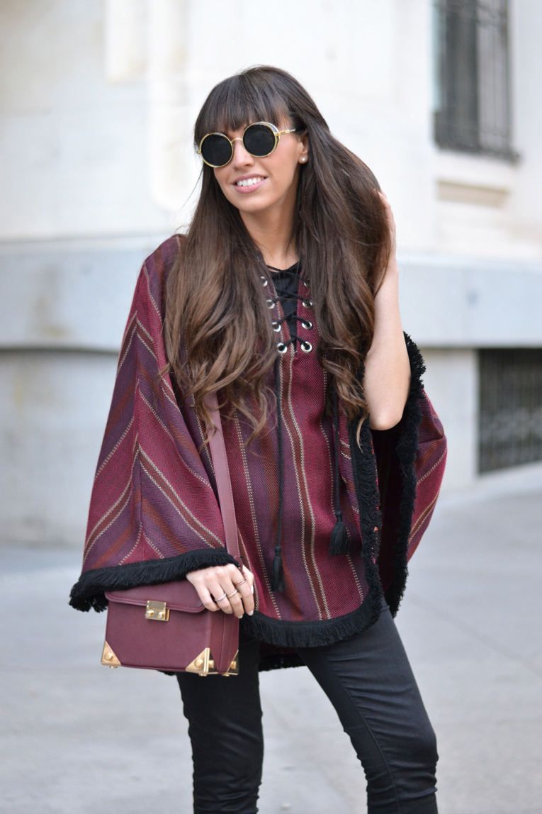 Street style, ethnic poncho, mexican moccasins, rounded sunglasses, daniel wellington watches