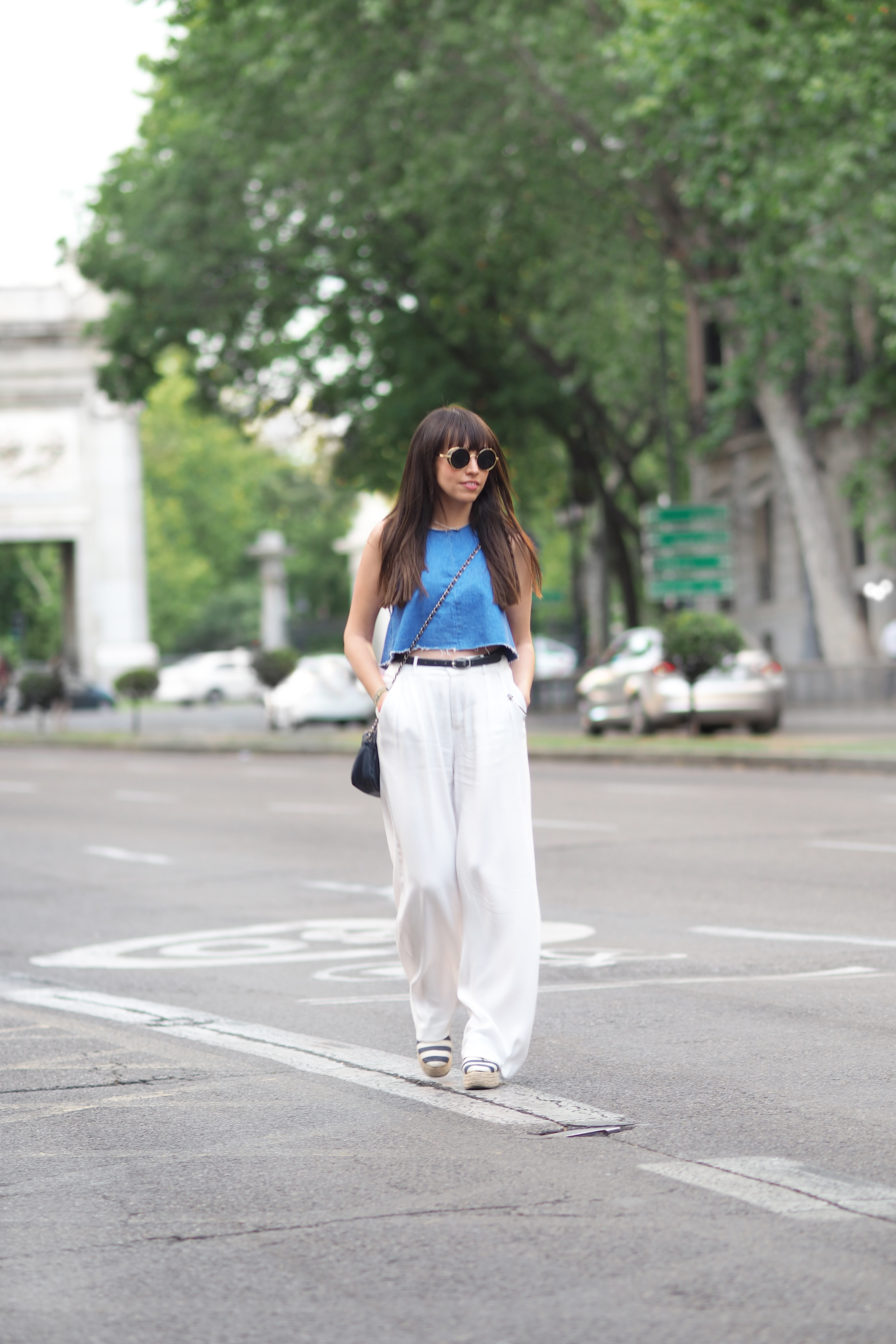 Street style, white palazzo pants, denim crop top, rounded sunglasses, 