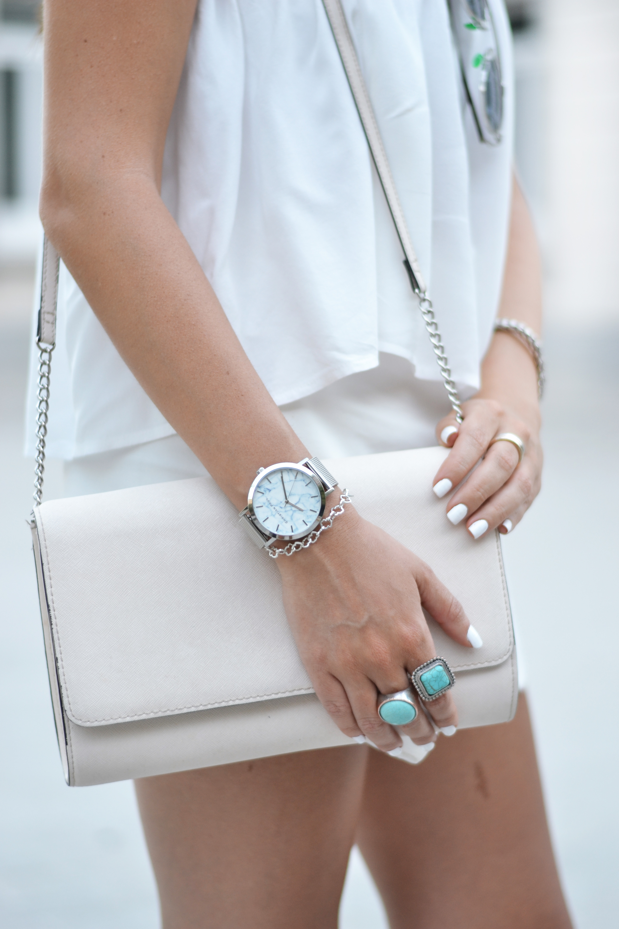 Summer outfit, street style, total white, choker, mint sandals, marble watch