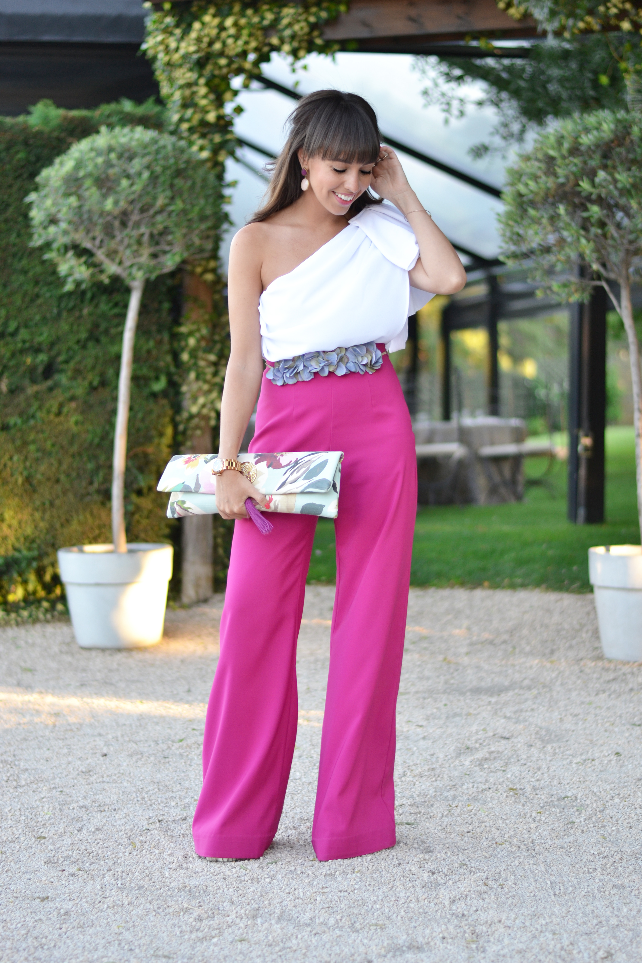 Summer wedding, wedding outfit, ceremony street style, palazzo pants, flower belt, 