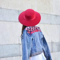 Street style, Outfit, Desigual denim jacket, ethnic print boots, red hat