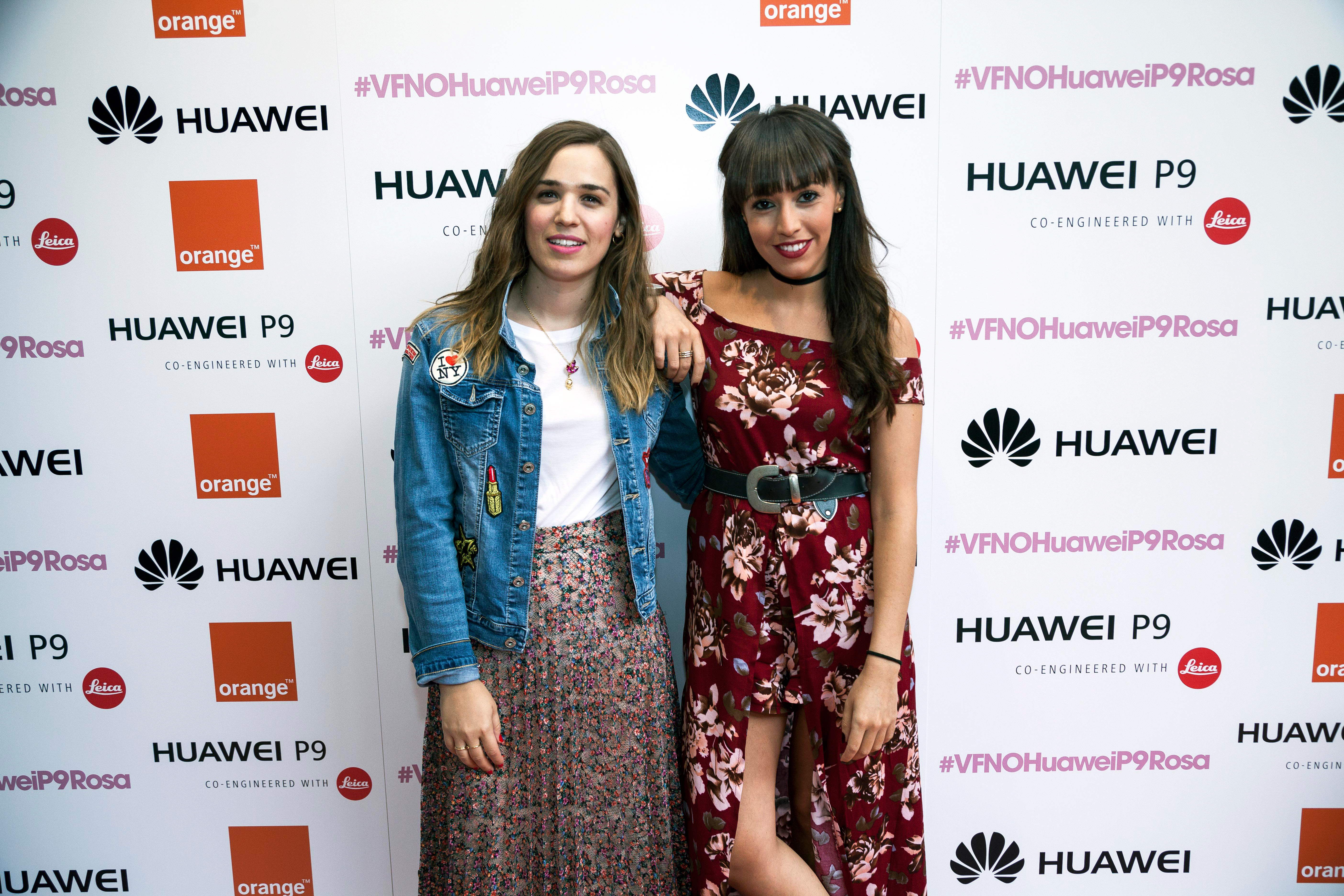Vogue fashion night out, street style, pink huawei P9, long floral dress
