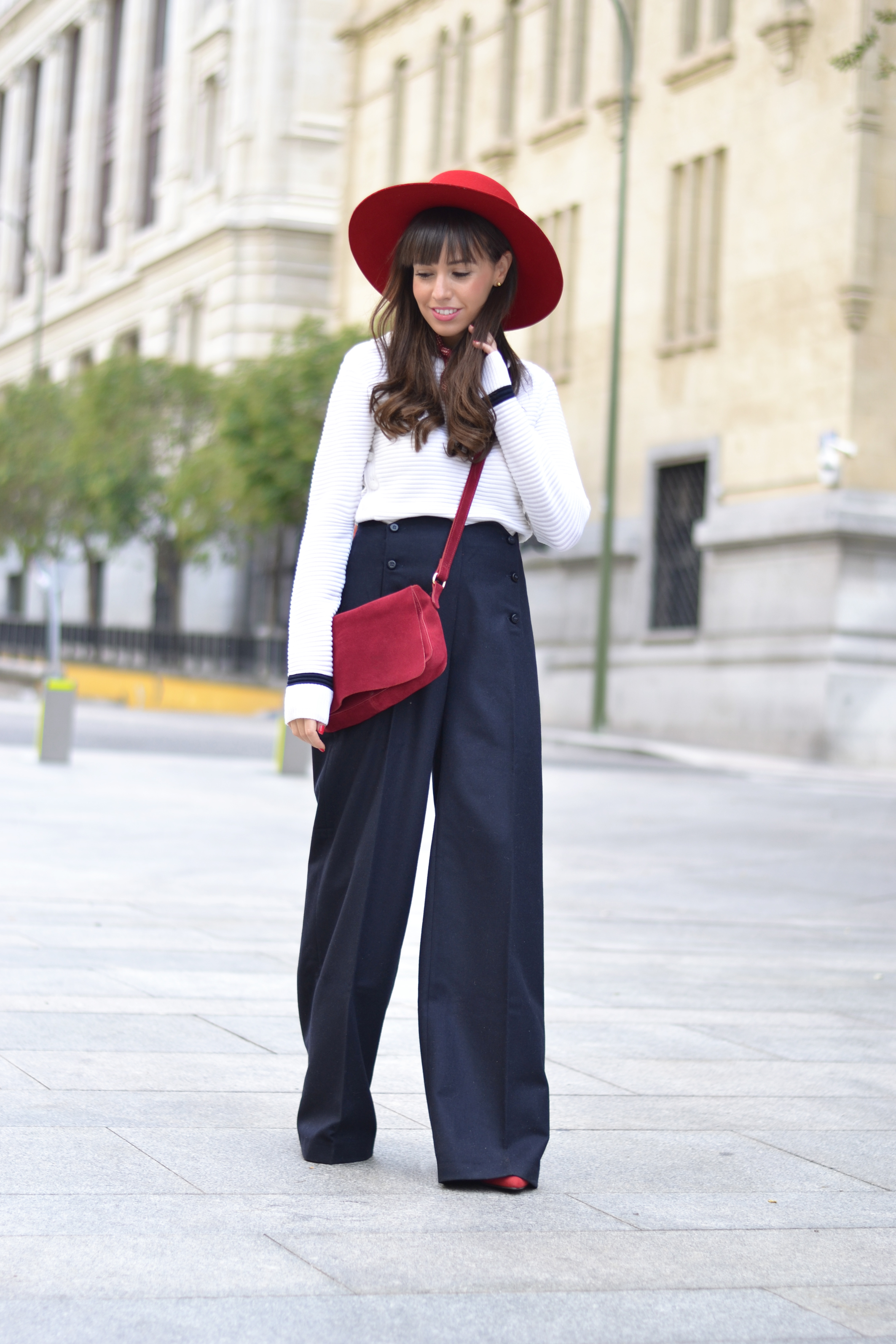 Street Style, french style, palazzo pants outfit, red hat, scarf