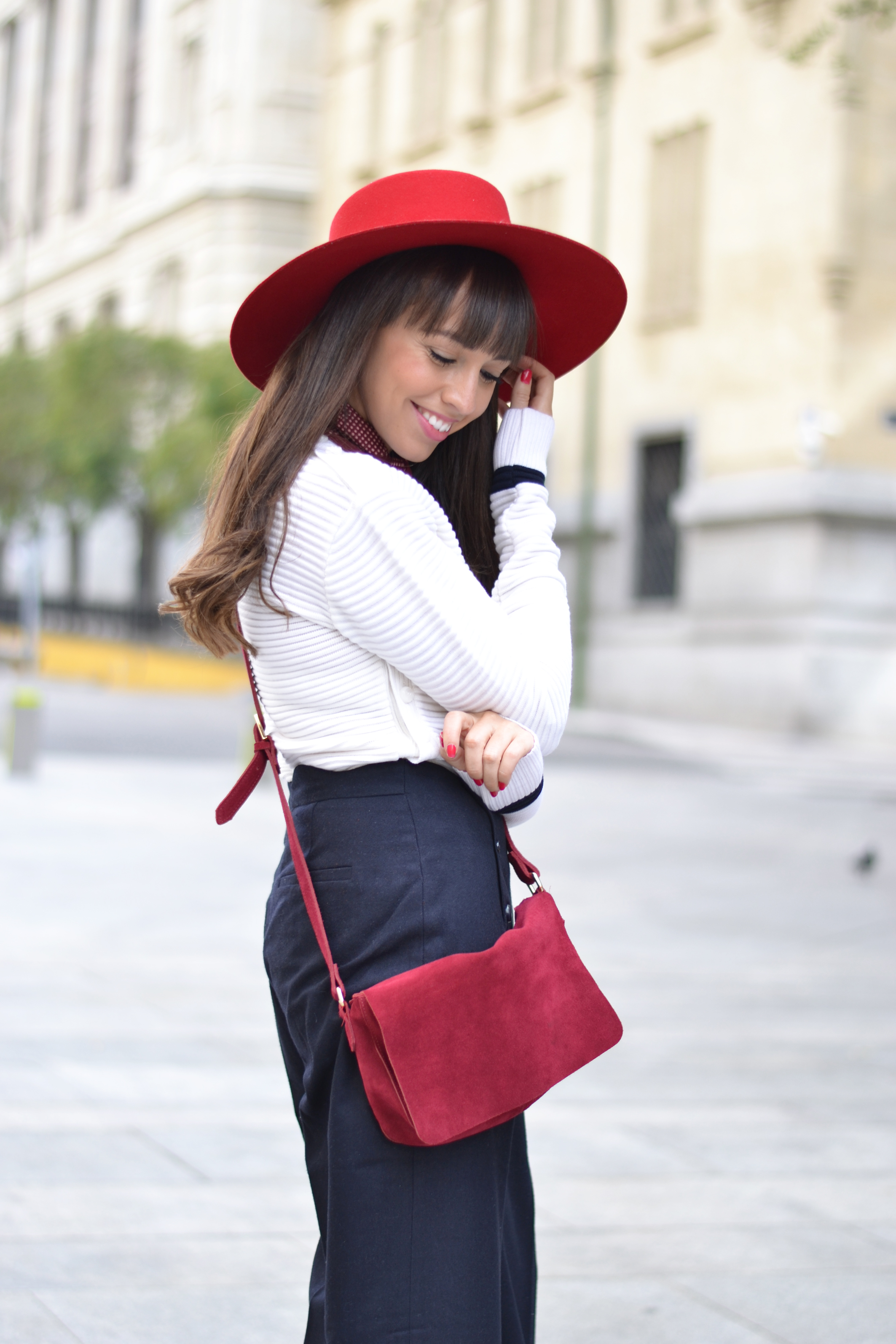 Street Style, french style, palazzo pants outfit, red hat, scarf