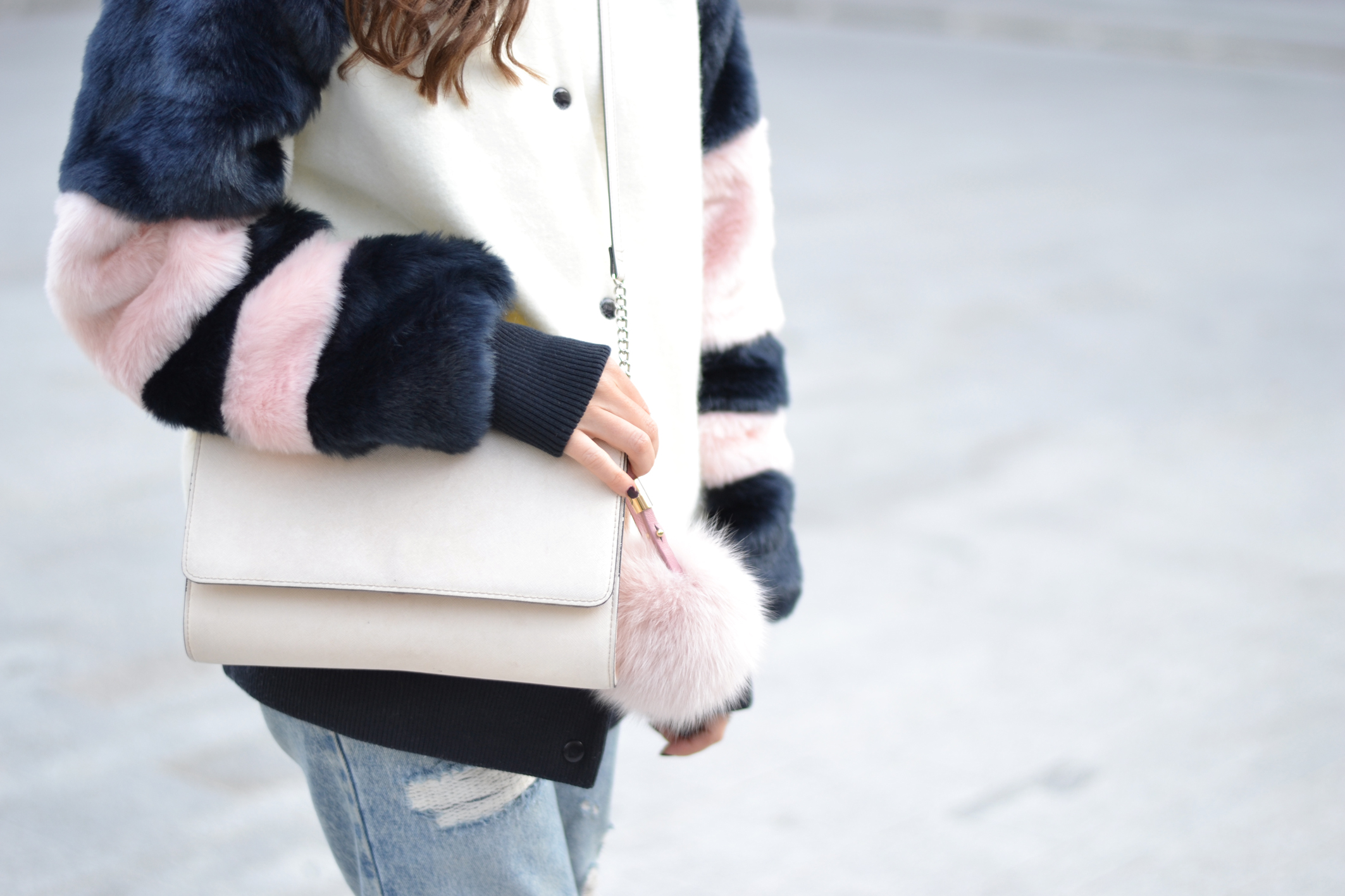 Fluffy coat, mom jeans, casual winter outfit, street style