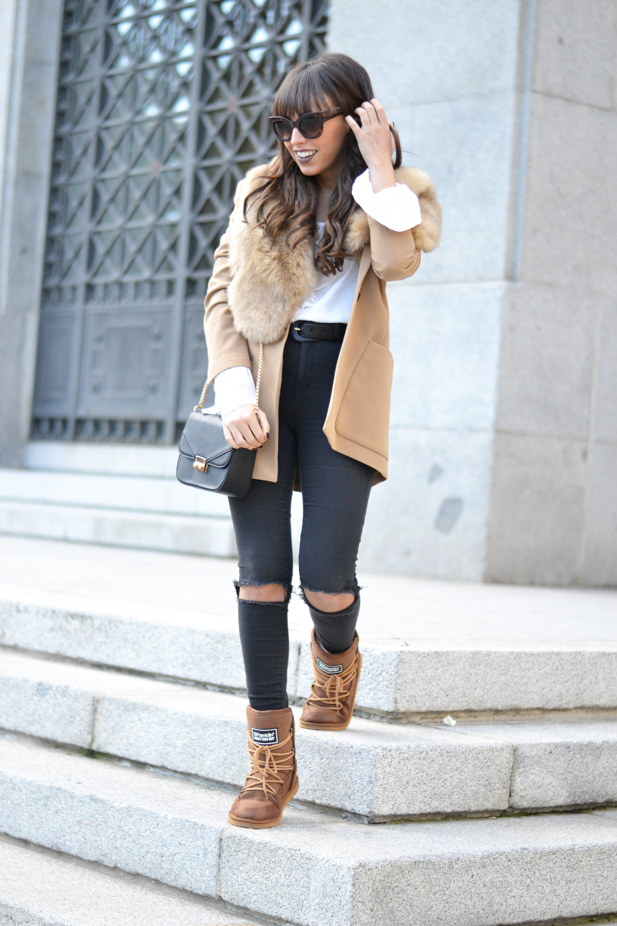 Snow boots outfit, apres ski boots, flared sleeves shirt, winter outfit, street style