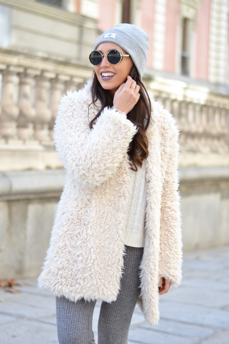 Warm white coat: Winter outfit