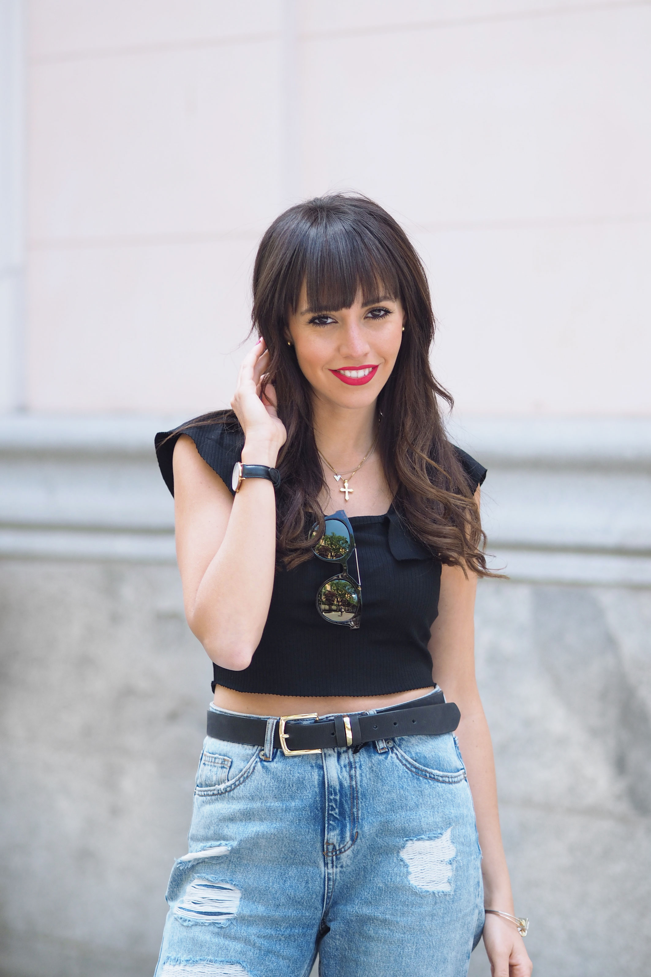 black top, gafas opticalia, mom jeans, spring outfit, street style