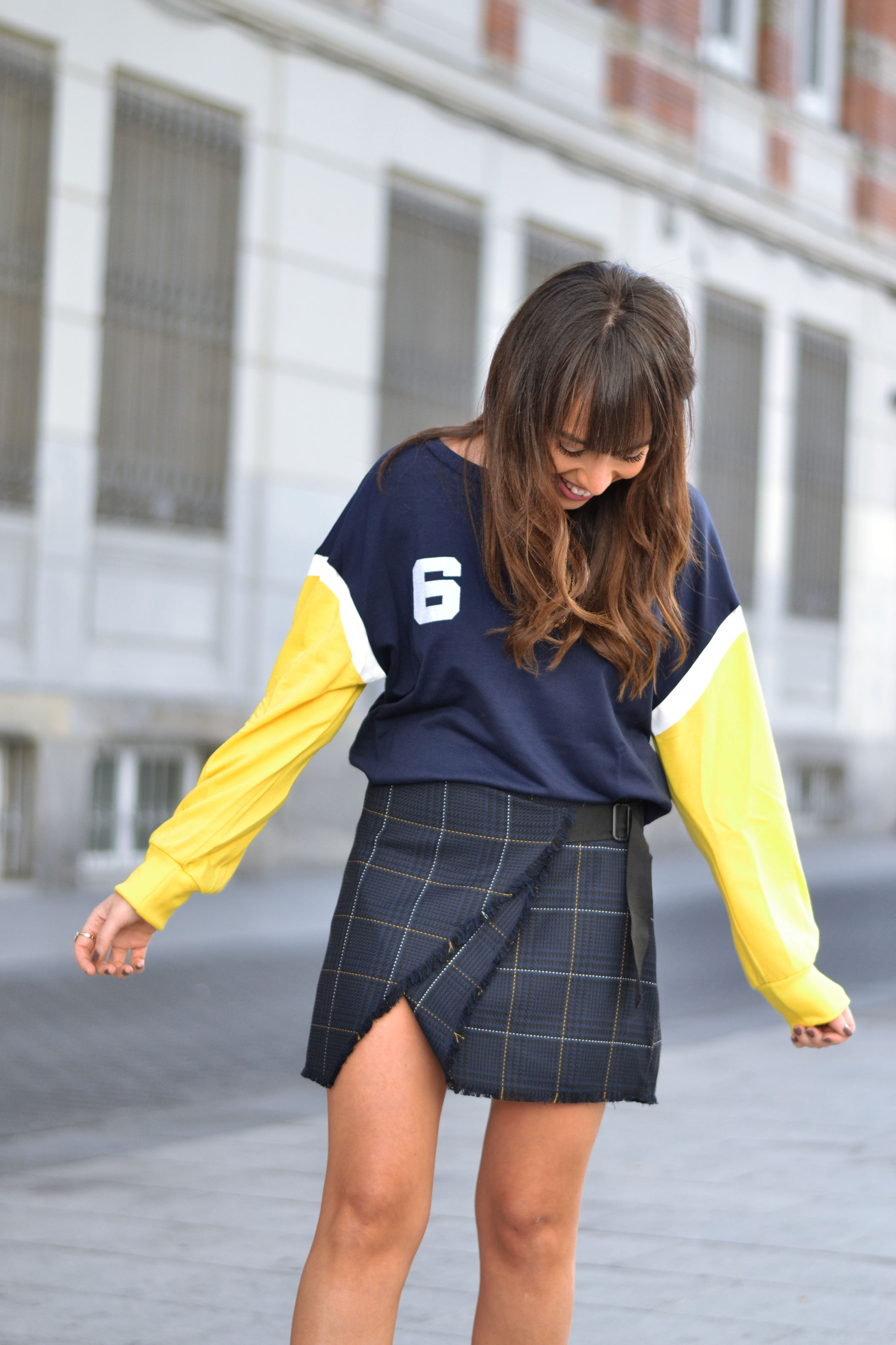 collegue style, cheked skirt, sweatshirt, street style