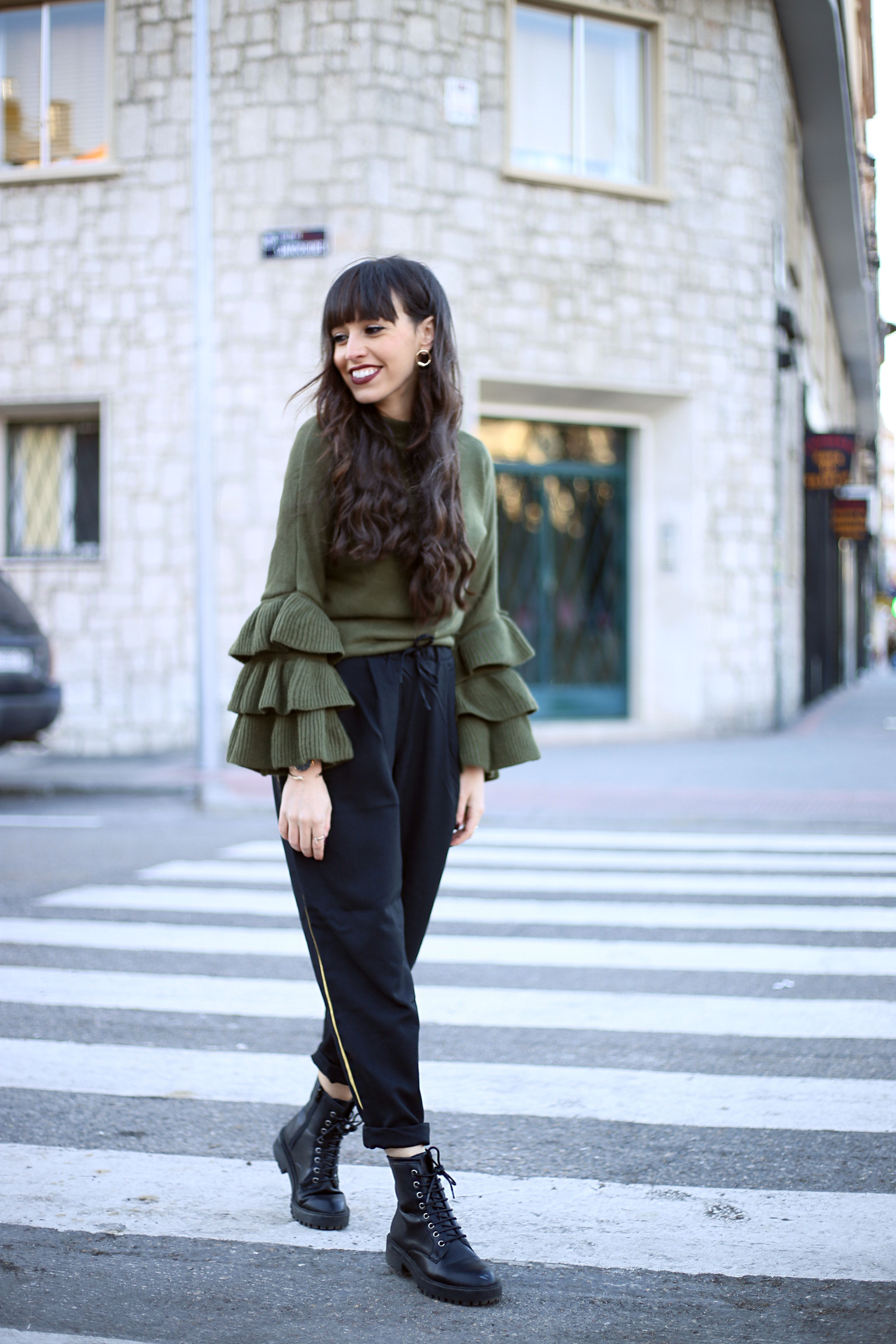 flounces sweater, street style, winter outfit, jogger pants