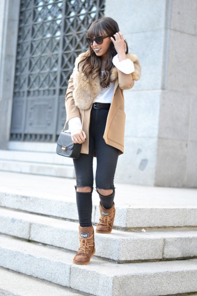 Snow boots outfit, apres ski boots, flared sleeves shirt, winter outfit, street style